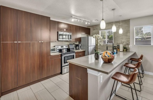 Rancho Oakey House | Modern Gem near Down Town