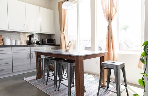 Del Cerro House | Modern Hilltop Retreat: Spacious, Beautiful Views, Indoor + Outdoor Entertaining