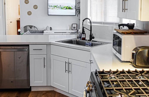 Mira Monte House | Modern home away from home