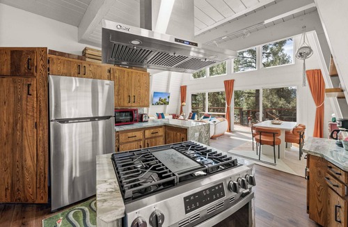 Big Bear City House | Modern Loft in Big Bear | Pet-friendly | Hot Tub