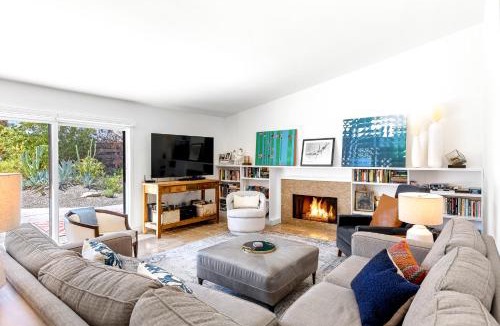 Araby House | Modern Loma Vista