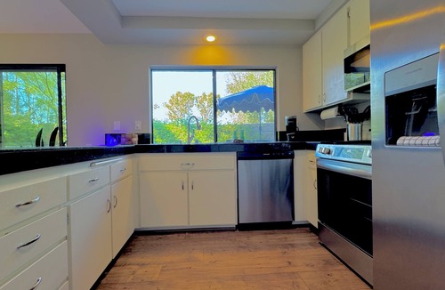 Sunrise Vista Chino Condo | Modern Love at Sagewood: MCM Architecture, Prime Views