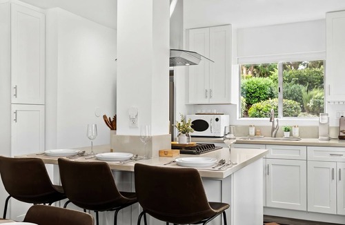 Hillcrest House | Modern Mission Hills Retreat w Lounge Deck, Fire Pit, Parking + Family Friendly