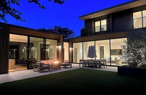Alto Sutton Manor House | Modern NorCal Retreat - Courtyard, Spa, Family and Team Getaways Near Everything