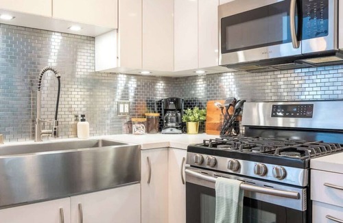 Little Italy Apartment | Modern Penthouse Apt w/Rooftop Deck & Views