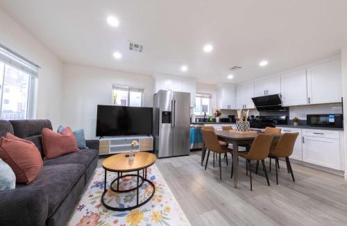 Downtown Los Angeles Apartment | Modern Private Room in Shared Home -Walk to USC