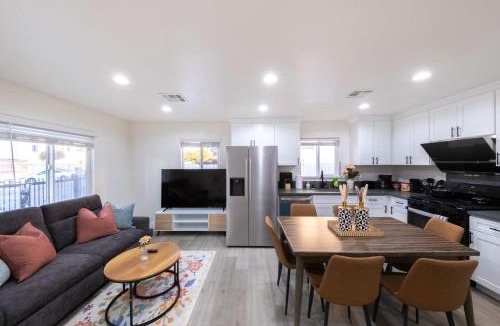 Downtown Los Angeles Apartment | Modern Private Room in Shared Home -Walk to USC