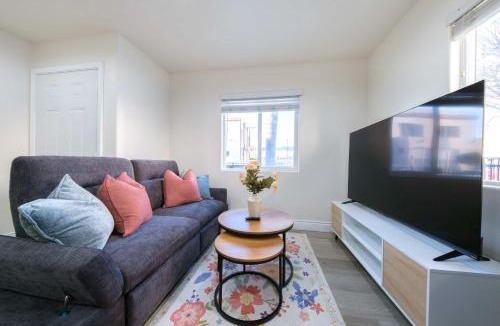 Downtown Los Angeles Apartment | Modern Private Room in Shared Home -Walk to USC