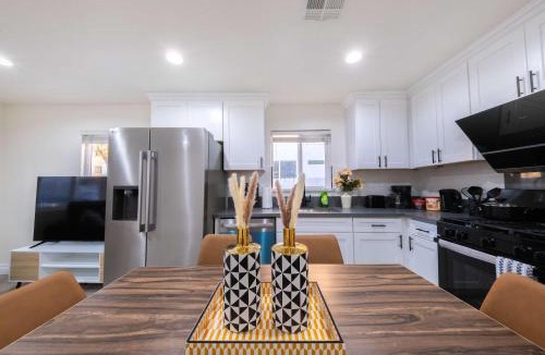 Downtown Los Angeles Apartment | Modern Private Room in Shared Home -Walk to USC