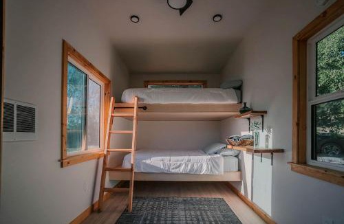 Pauma Valley House | Modern-Rustic Off-Grid Retreat with Mountain Views & Serene Nature Escape in Pauma Valley, California
