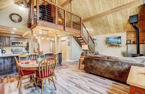 Pioneer Trail Cabin | Modern/Rustic Mountain Cabin Retreat