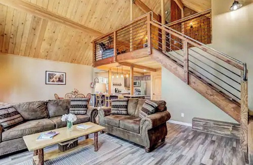 Pioneer Trail Cabin | Modern/Rustic Mountain Cabin Retreat