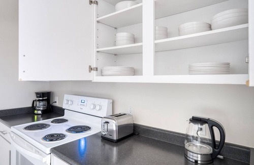 Central San Mateo Apartment | Modern San Mateo 1BR w/ W/D, BBQ & Pool, nr Caltrain, by Blueground