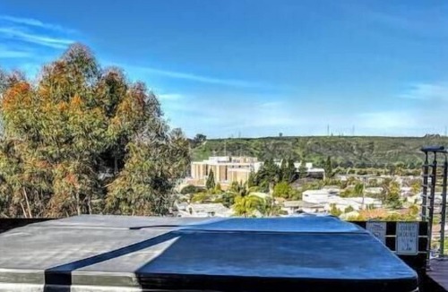 Allied Gardens House | Modern SanDiego View Home W/Hot Tub Close to Beach