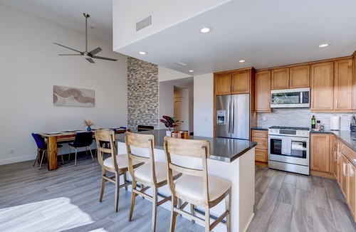 North Las Vegas House | Modern & Spacious Vegas House King Bed Backyard Grill