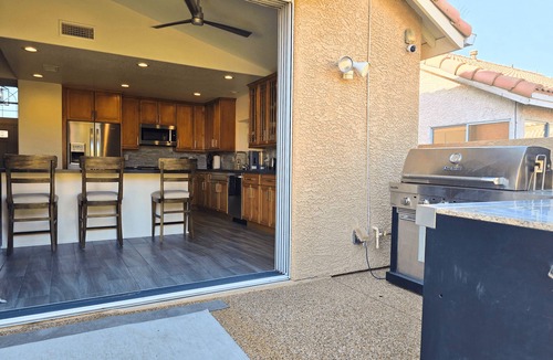 North Las Vegas House | Modern & Spacious Vegas House King Bed Backyard Grill