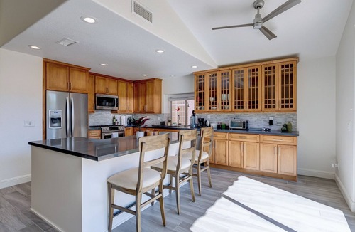 North Las Vegas House | Modern & Spacious Vegas House King Bed Backyard Grill