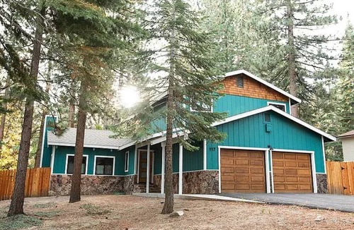 Lower Kingsbury House | Modern Stateline home, Walk to town, Large 2 car garage,Dead end street.