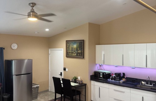 La Sierra Hills Apartment | Modern Studio w/King Bed, Workspace, Kitchenette