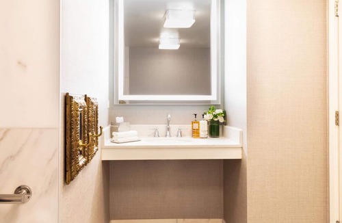 Norma Triangle Hotel | Modern Suite in Los Angeles, Striking City Views! Rooftop Pool, Pet-friendly!