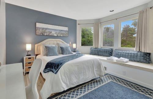 Marine Terrace House | Modern Sunlit Coastal Retreat