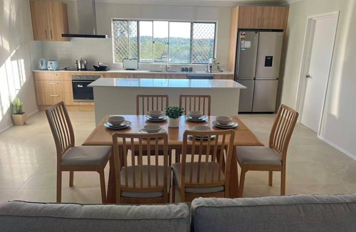 Capalaba House | Modern Sunlit Home | Spacious & Stylish Stay!
