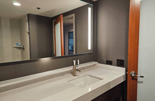 Gateway District Resort | Modern Unit at Strat Casino Strip Las Vegas 2 Large Beds