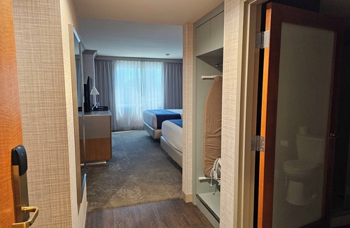 Gateway District Resort | Modern Unit at Strat Casino Strip Las Vegas 2 Large Beds