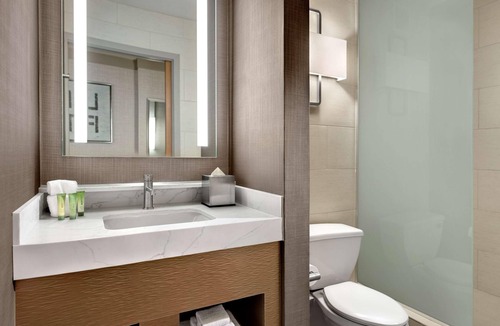 Gateway District House | Modern Unit by Strat Casino Strip Las Vegas