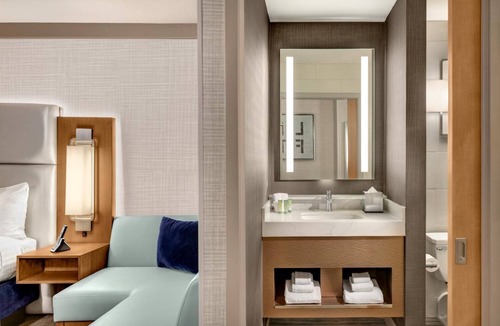 Gateway District House | Modern Unit by Strat Casino Strip Las Vegas