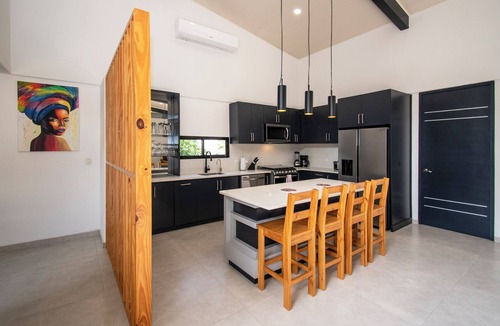 Uvita Villa | Modern VILLA PEREZOSA - walk to the beach & the National Park!