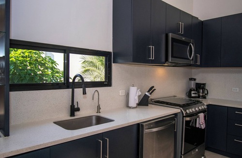 Uvita Villa | Modern VILLA PEREZOSA - walk to the beach & the National Park!