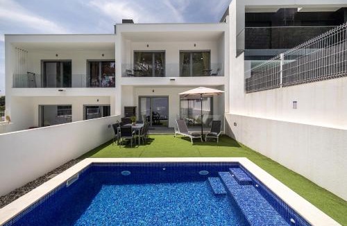 Charneca de Caparica e Sobreda Villa | Modern Villa with pool and garage by Soulplaces