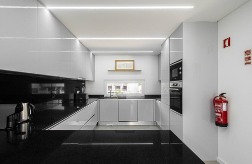 Charneca de Caparica e Sobreda House | Modern Villa with pool and garage by Soulplaces