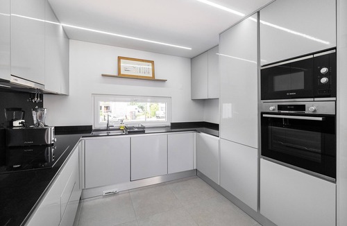 Charneca de Caparica e Sobreda House | Modern Villa with pool and garage by Soulplaces