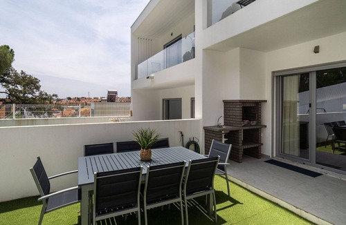 Charneca de Caparica e Sobreda House | Modern Villa with pool and garage by Soulplaces