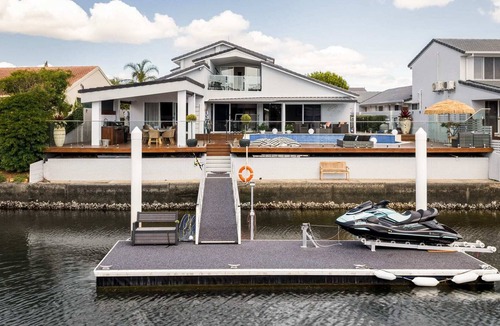 Runaway Bay House | Modern Waterfront Retreat| Private Pool & Dock