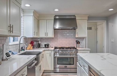 Modesto House | Modesto Home w/Deck - 2 Mi to Vintage Faire Mall