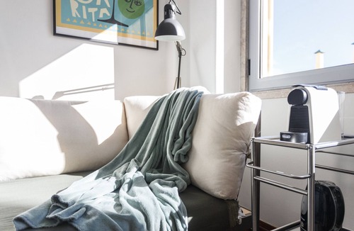 Santo Antonio Apartment | Mojito Breeze in Lisbon by Misha's Place (3C)