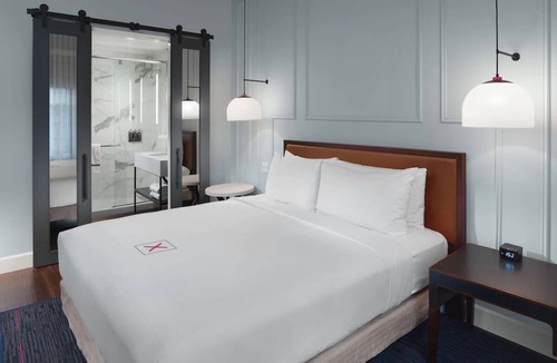 Mid-Market Hotel | Mono Queen at Axiom Hotel, 2 Units, Pets Allowed, Parking