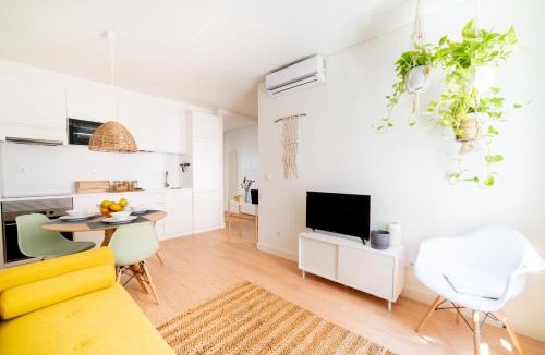Santo Condestavel Apartment | Monsanto Hill House - NO. 565 R/C E