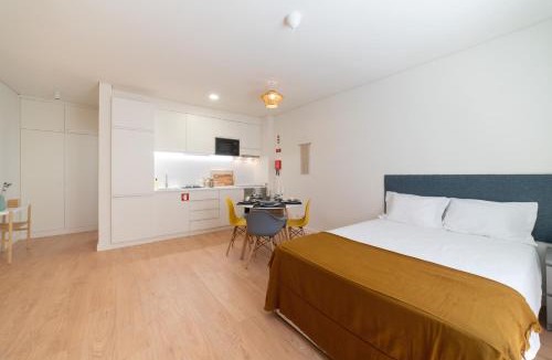 Santo Condestavel Apartment | Monsanto Hill House - NO. 565 R/C D