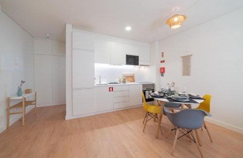 Santo Condestavel Apartment | Monsanto Hill House - NO. 565 R/C D