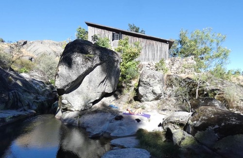 Covilha Ski Chalet | Montain House With River , Nature and Good Hiking Trails