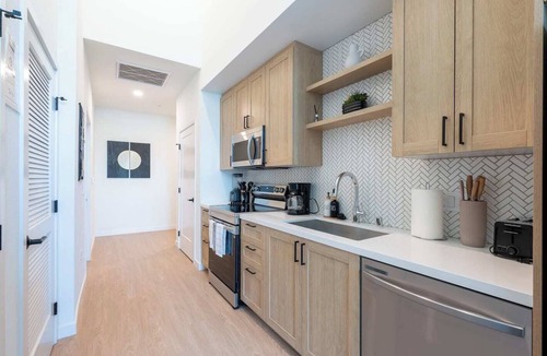 San Bernardino County Apartment | Montclair King Escape｜Private Studio + Pool & Spa