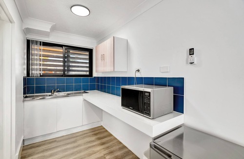 Mermaid Beach Hotel | Montego Mermaid Beach Motel