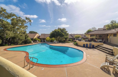 Monterey Condo | Monterey Couples Condo with Pool Near Cannery Row