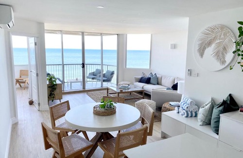 Caloundra Apartment | Monterey Lodge - Unit 18, 27 Warne Terrace, Kings Beach Caloundra