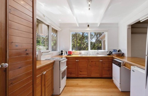 Rye House | Moonah Cottage Rye by Ready Set Stay- Close to the beach & WIFI