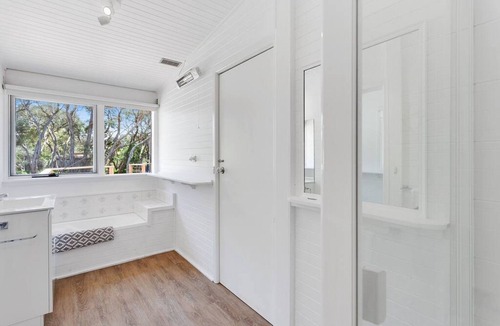 Rye House | Moonah Cottage Rye by Ready Set Stay- Close to the beach & WIFI